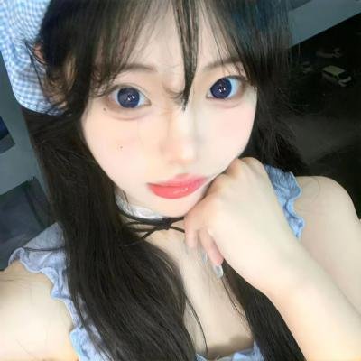 伊塞克湖的猩红色罂粟花